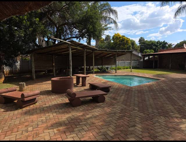 5 BEDROOM HOUSE FOR SALE IN FLORA PARK